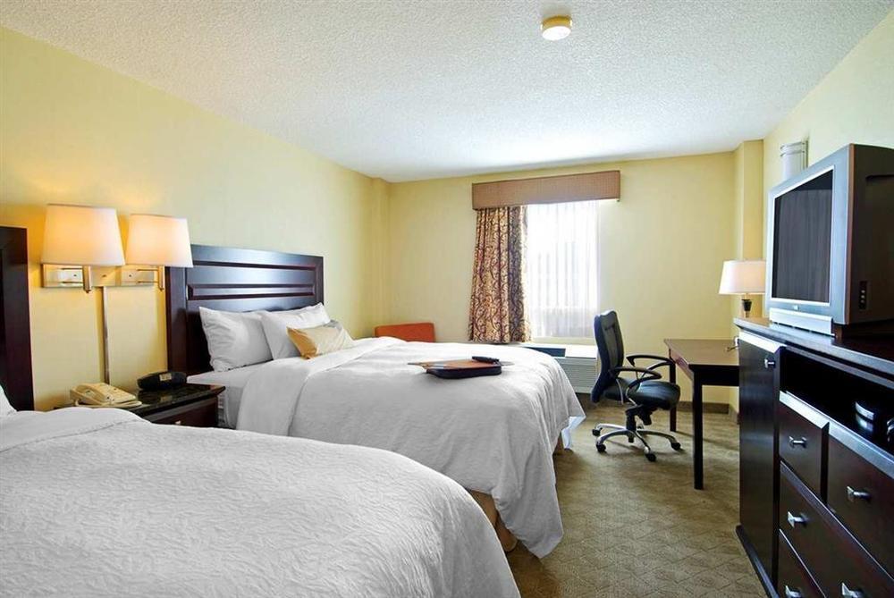 Hampton Inn & Suites By Hilton Calgary-Airport Bilik gambar